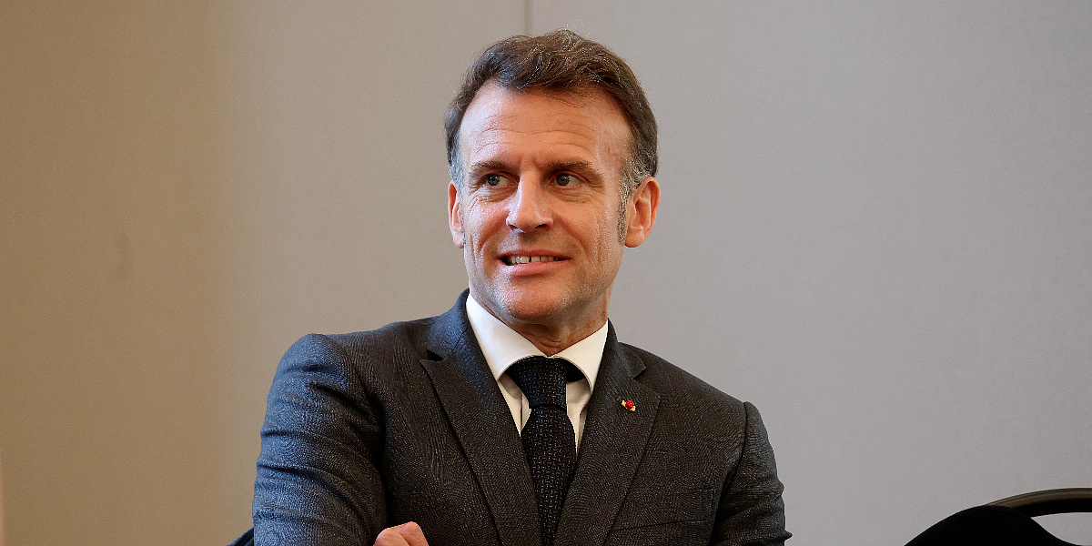 Emmanuel Macron poručio srednjoškolcima: Ugasite mobitele i čitajte nešto