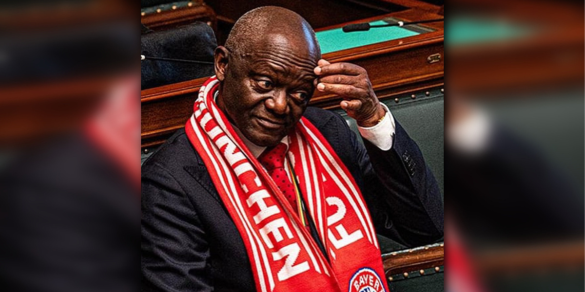 Otac Vincenta Kompanyja se u belgijskom parlamentu pojavio sa šalom Bayerna iz Minhena