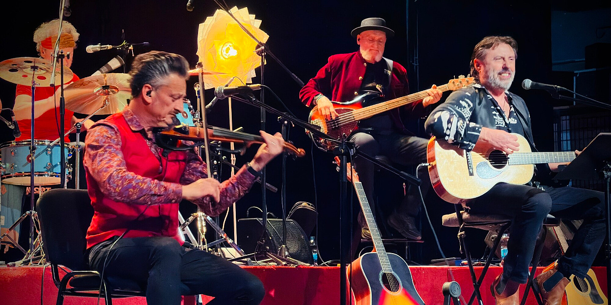 Večer nostalgije i emocije: Tuzlaci uživali uz hitove legendarnog Zabranjenog pušenja