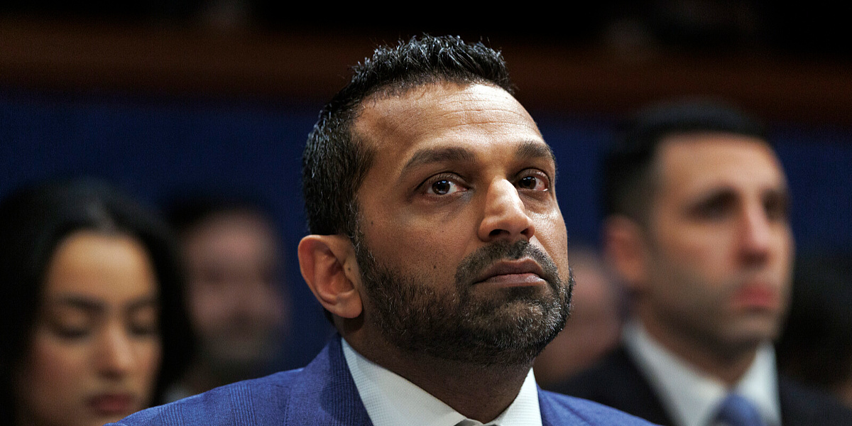 Direktor FBI-ja optužen za teško opijanje i neodgovornost na poslu, on u odgovoru prijeti tužbama