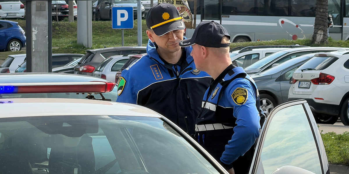 Uhapšen Gračanlija koji je razbio automobil, upao u radionicu pa prijetio pred djetetom