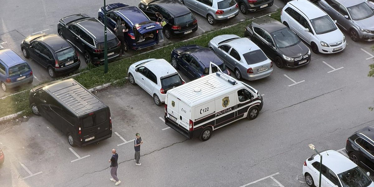 Uhapšen muškarac koji je razbijao automobile na Alipašinom Polju u Sarajevu