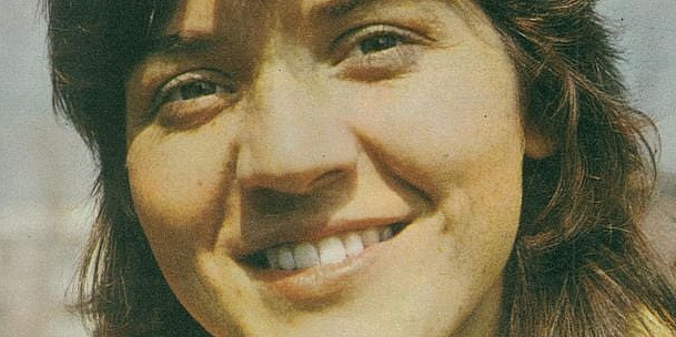 Djevojka s fotografije ostavila je neizbrisiv trag na bh. muzičkoj sceni: Prepoznajete li legendarnu muzičarku?