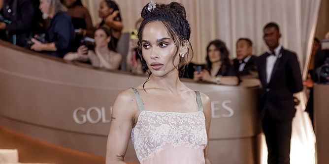 Zoe Kravitz potaknula glasine o zarukama nakon što je snimljena sa zlatnim prstenom na lijevoj ruci