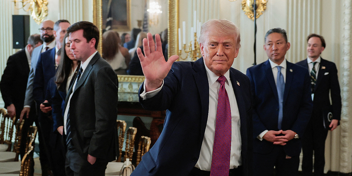 Trump u paralelnoj stvarnosti: Sam sebi pripisuje zasluge za 