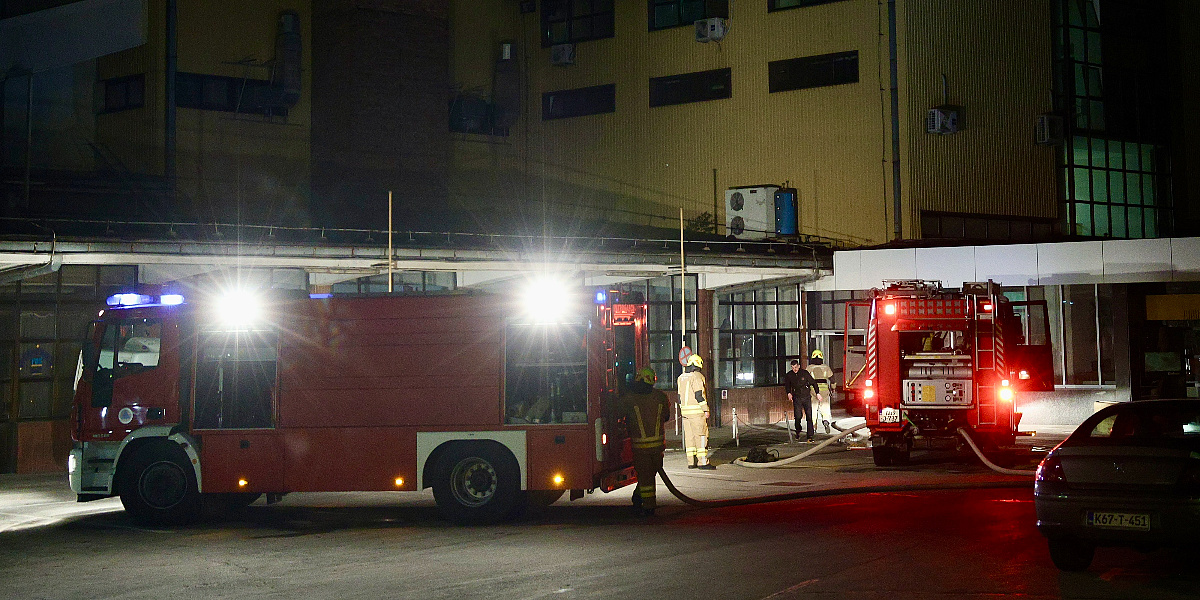 Izbio požar u krugu bivše Fabrike duhana Sarajevo, vatrogasci brzo intervenisali