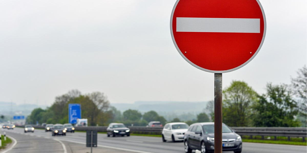 Stariji muškarac vozio 22 km u pogrešnom smjeru na autoputu: Kolika je kazna u BiH za ovaj prekršaj