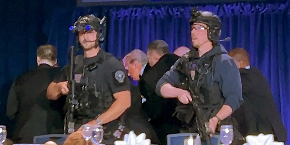 Pucnjava na večeri Bijele kuće: Donald i Melania Trump evakuisani, pogođen agent Tajne službe