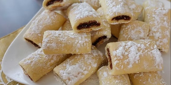 Napravite desert koji može stajati danima: Prhke štrudlice s voćnim punjenjem vratit će vas u djetinjstvo