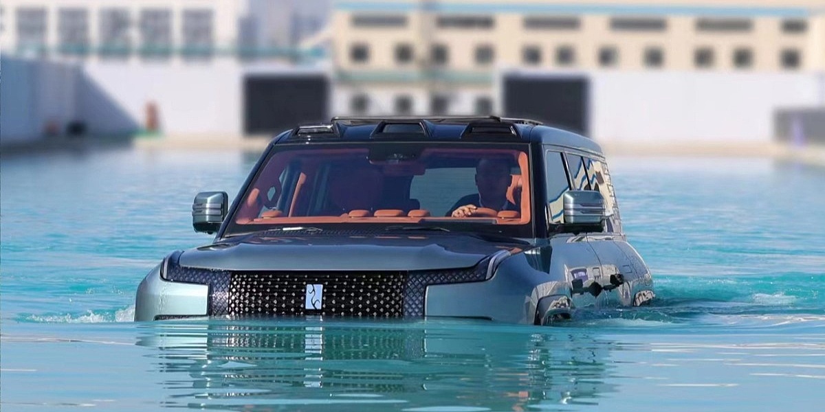 Kineski Yangwang U8 je jedini luksuzni SUV koji se ne boji vode, evo kako to izgleda u praksi