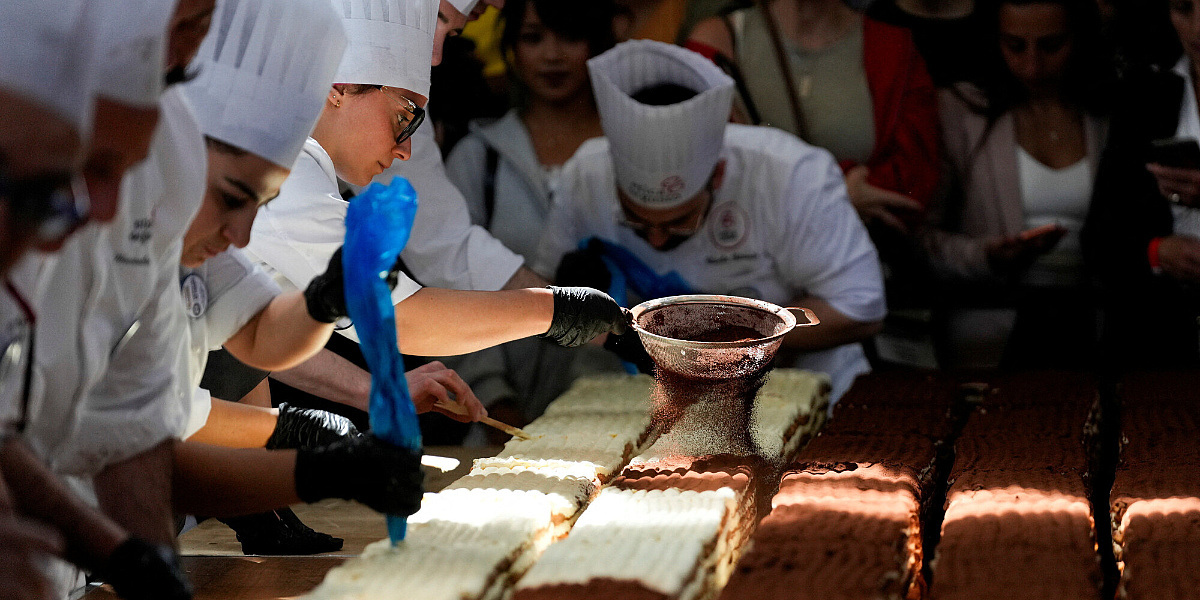 U Londonu napravljen najduži tiramisu na svijetu, 400 metara slatkog užitka