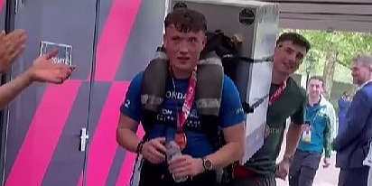 Učesnik londonskog maratona istrčao utrku s frižiderom na leđima: Podiže svijest o frontotemporalnoj demenciji