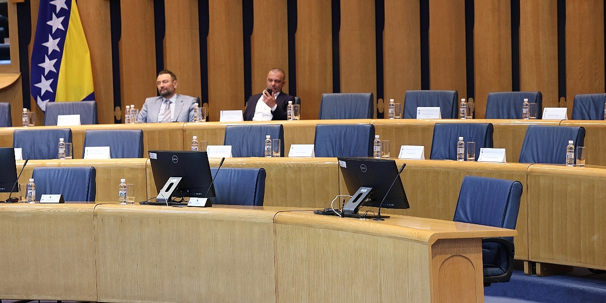 Dom naroda kao pokvarena ploča: SNSD (ponovo) srušio kvorum i nastavio s blokadama