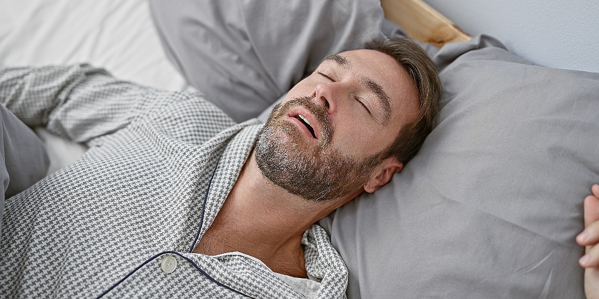 Tri ključna znaka da vas hrkanje dovodi u rizik od srčanih ili moždanih udara