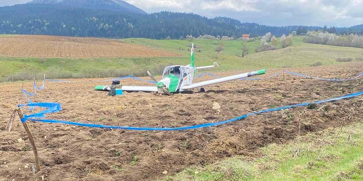 Na Vlašiću nasred oranice prinudno sletio avion iz Slovačke, dvije osobe povrijeđene