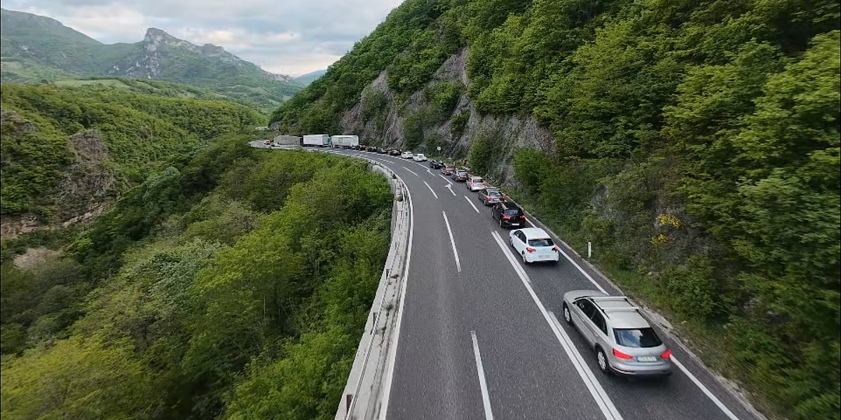 Vozači, pripremite živce: Pogledajte kako iz zraka izgledaju gužve na magistralnoj cesti od Bradine prema jugu BiH