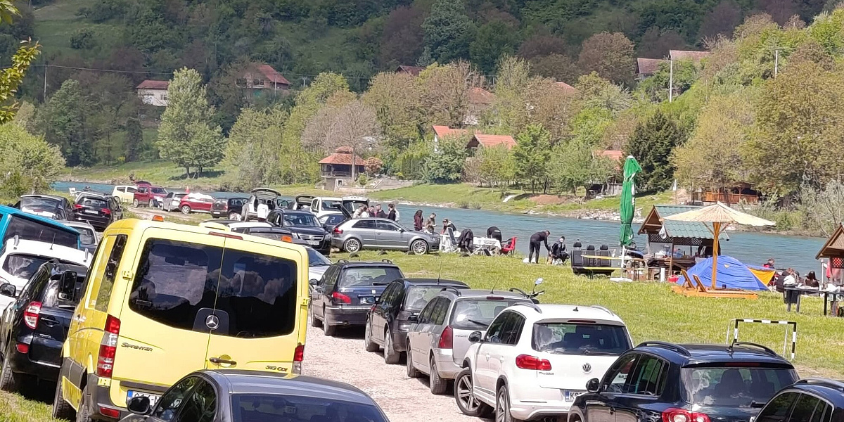 Prvi maj uz Drinu: Goraždani biraju prirodu, druženje i tradiciju