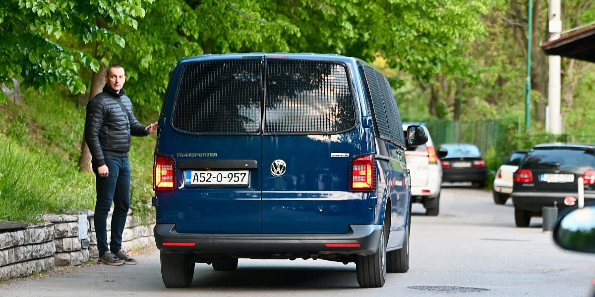 Policija uhapsila osumnjičenog za ubistvo na Dobrinji, dijete koje je poveo sa sobom pronađeno nepovrijeđeno