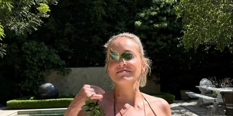 Sharon Stone oduševila izgledom u 68. godini, objavila fotografiju bez filtera u bikiniju