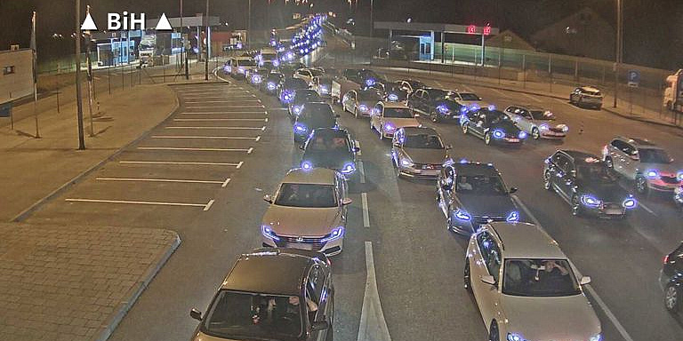Kolaps na većini graničnih prijelaza s Hrvatskom: Kilometarske kolone, na prelazak se čeka i do pet sati
