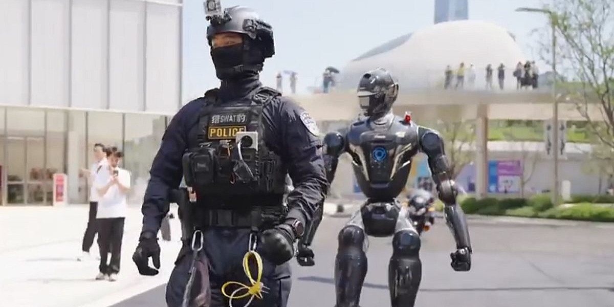 Policajac robot u Kini: Ovo je vjerovatno najstrašniji humanoid savršen za sigurnost