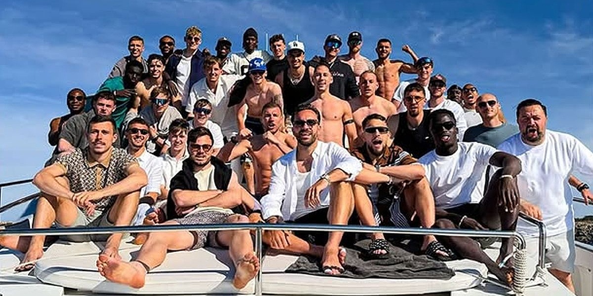 Džeko i saigrači napravili ludnicu na jahti, Karius u ulozi DJ-a
