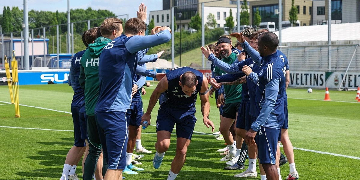Sjajna vijest za Zmajeve: Katić se vratio treninzima Schalkea, pogledajte kako je dočekan
