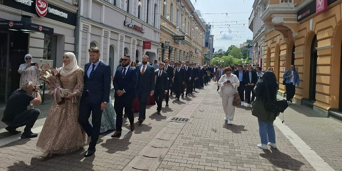 Ulicama Banje Luke prošetali maturanti treće generacije medrese 