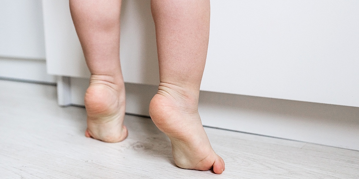 Zašto dijete hoda na prstima: Kada je to normalno, a kada ukazuje na problem