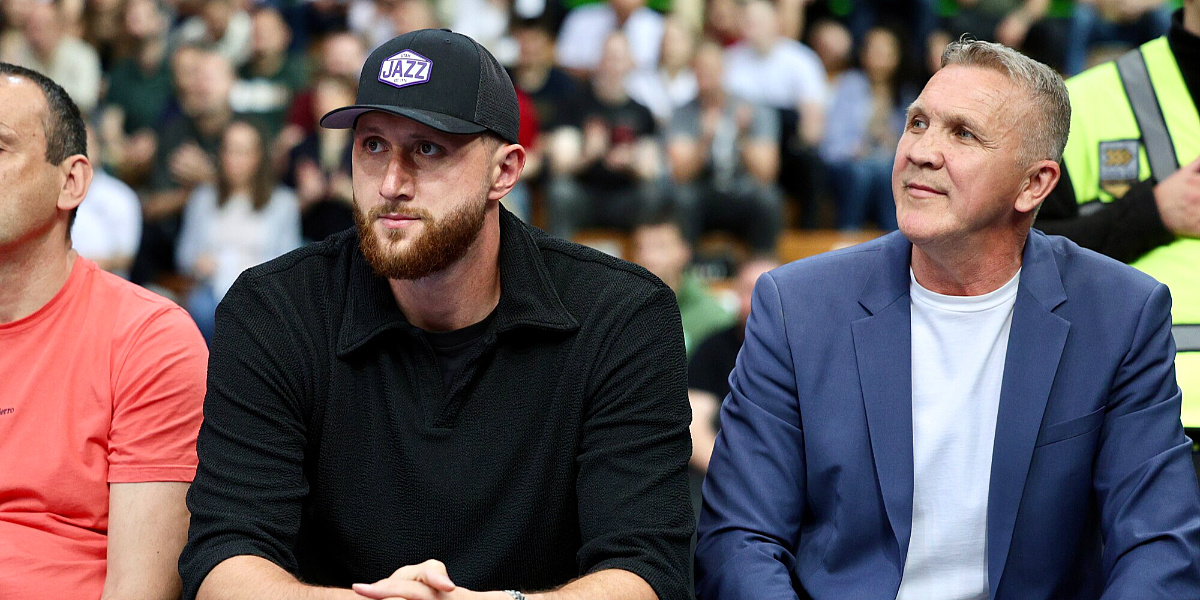 Jusuf Nurkić u društvu Muhameda Konjića gleda košarkaše Bosne, tu je i Elvedina Muzaferija