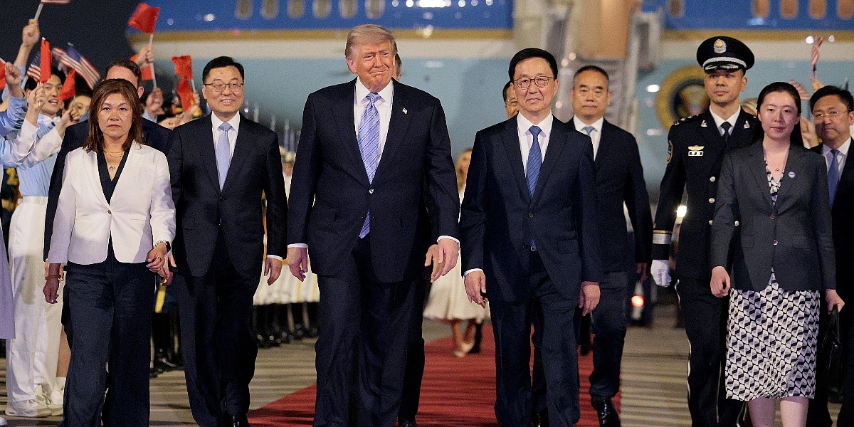 Pogledajte kako je Donald Trump dočekan u Kini: Na aerodromu upriličena posebna ceremonija