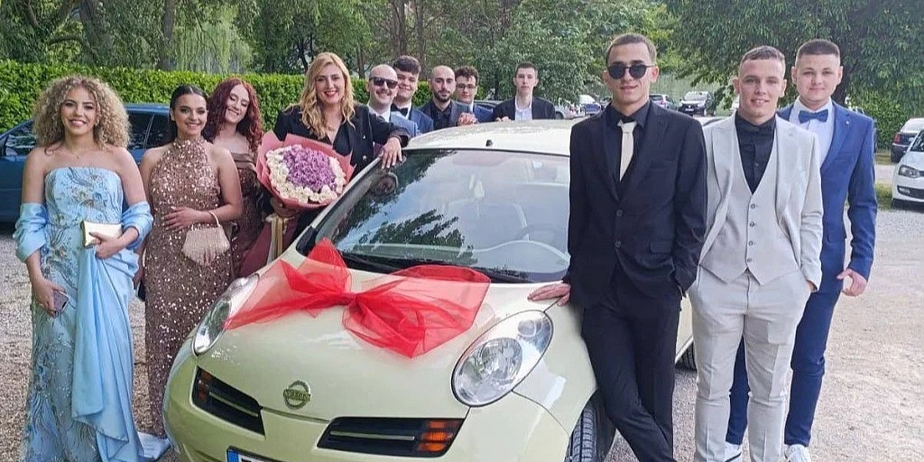Maturanti iz Mostara oduševili gestom: Razrednici tajno obnovili automobil koji godinama koristi za pomoć životinjama