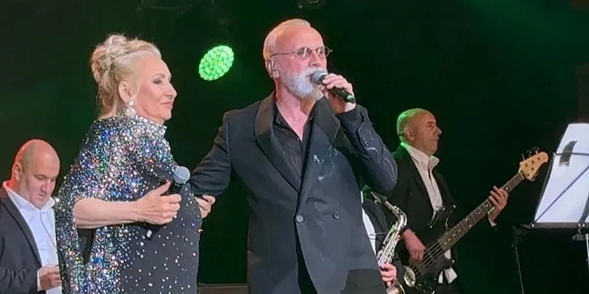 Dino Merlin bio gost Vesni Zmijanac na koncertu u Beogradskoj areni: "Pružila je ruku kada mi je bila potrebna"