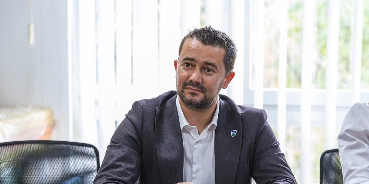 Detalji akcije u USK: Uhapšen kantonalni ministar obrazovanja Denis Osmankić, sporno i primanje kadeta u MUP