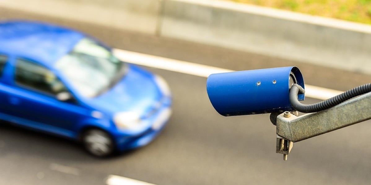 Novi 8-u-1 pametni radari stižu na evropske ceste: Pored brzine, registruju čak i nepropisno skretanje