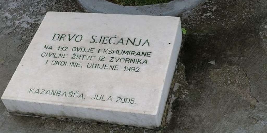 Kolektivna dženaza i ukop tri žrtve iz Zvornika danas u Memićima