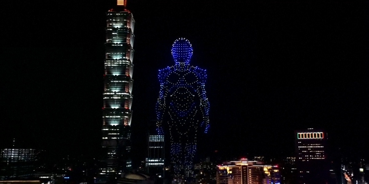 Dronovi napravili spektakl na nebu iznad Taipeija: Roboti i automobili u svjetlosnom showu