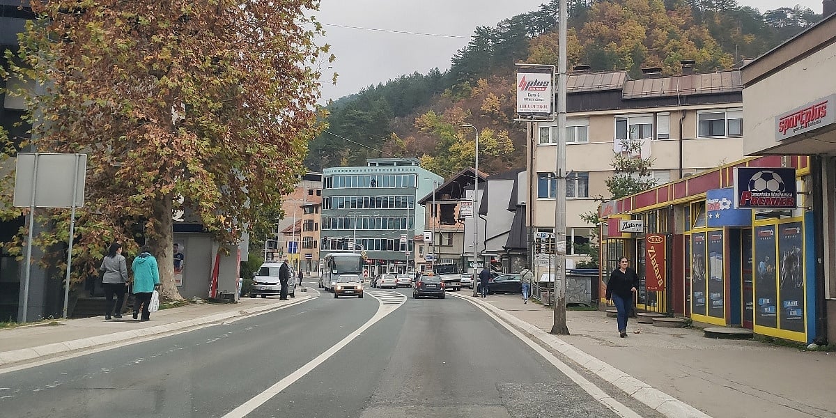 Muškarac u Konjicu bacio drogu kroz prozor dok ga je policija kontrolisala pa pobjegao