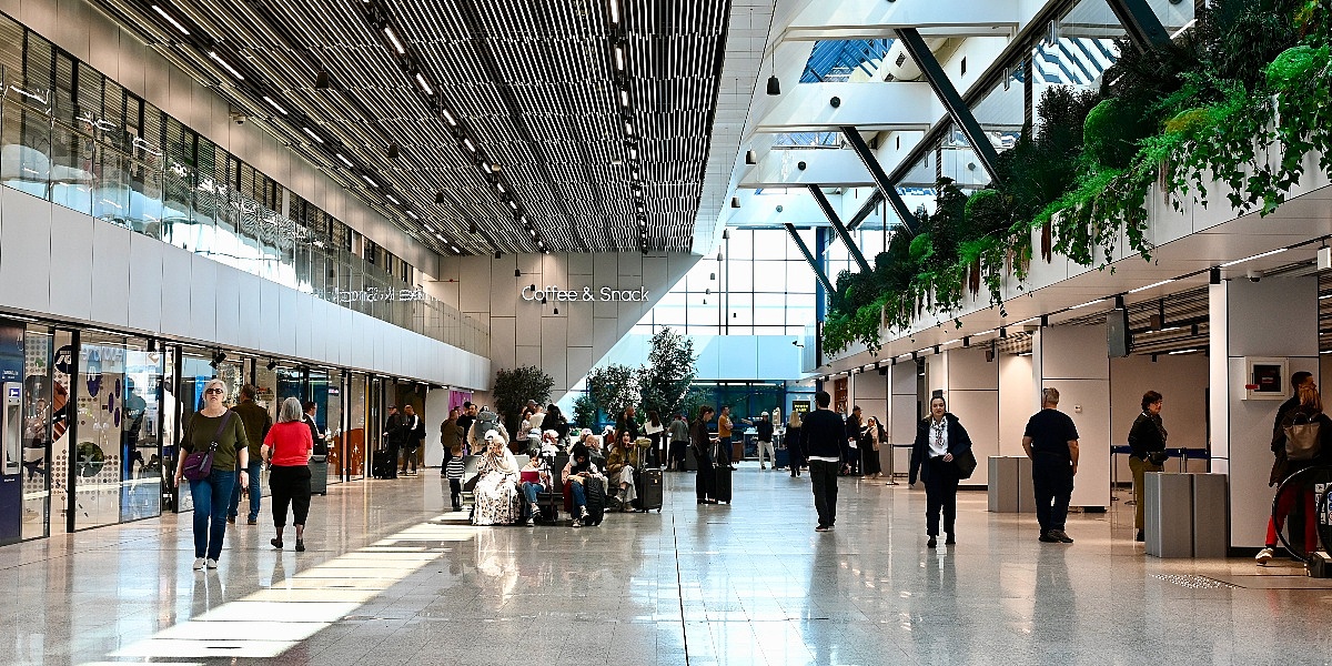 Anketa na Aerodromu Sarajevo: Turisti planiraju potrošiti do 100 eura dnevno, većina ih dolazi prvi put