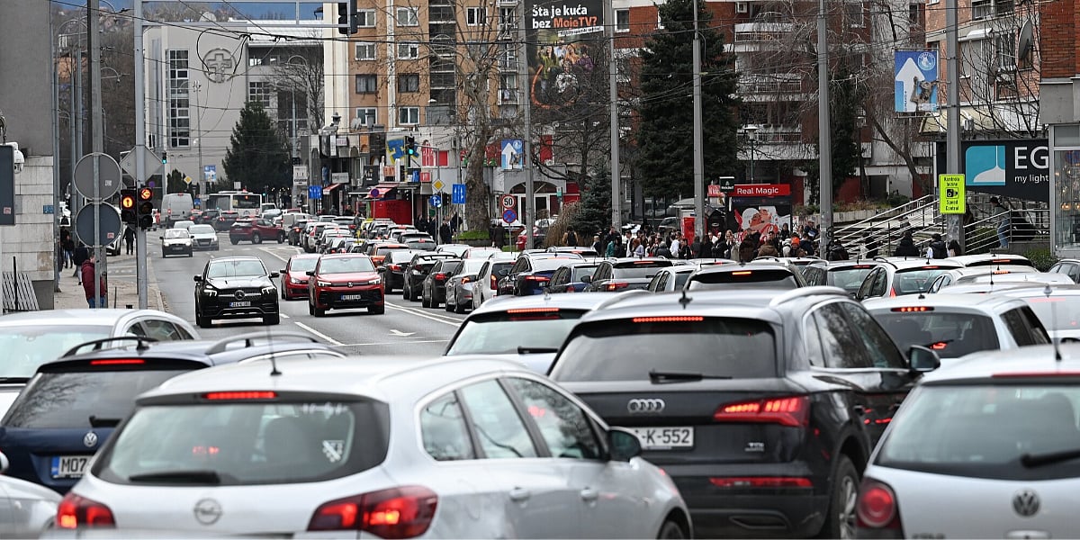 Sarajevo se pretvara u saobraćajnu košnicu, gužva je tokom cijelog dana