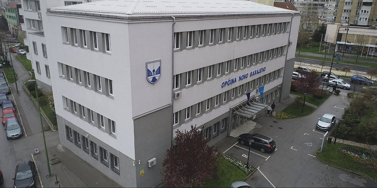 Stanovnici Novog Sarajeva ustali protiv naplate parkinga u naseljima: "Kupujemo uže kojim nas vješaju"