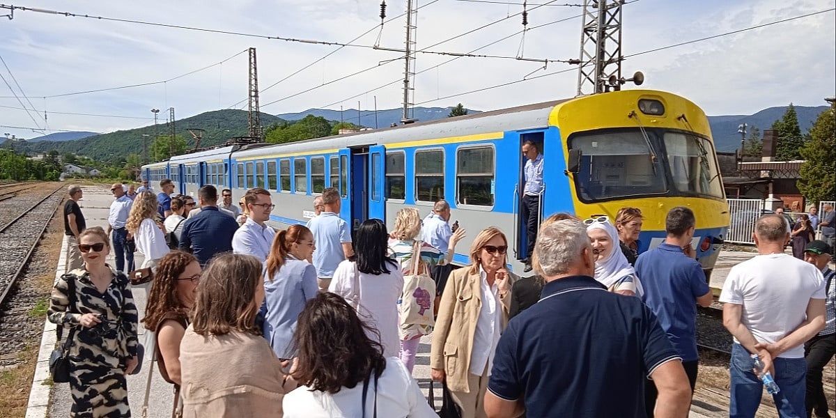 Turistički voz krenuo iz Bihaća prema Bosanskoj Krupi: Putnici će svakog vikenda uživati u ljepotama Krajine