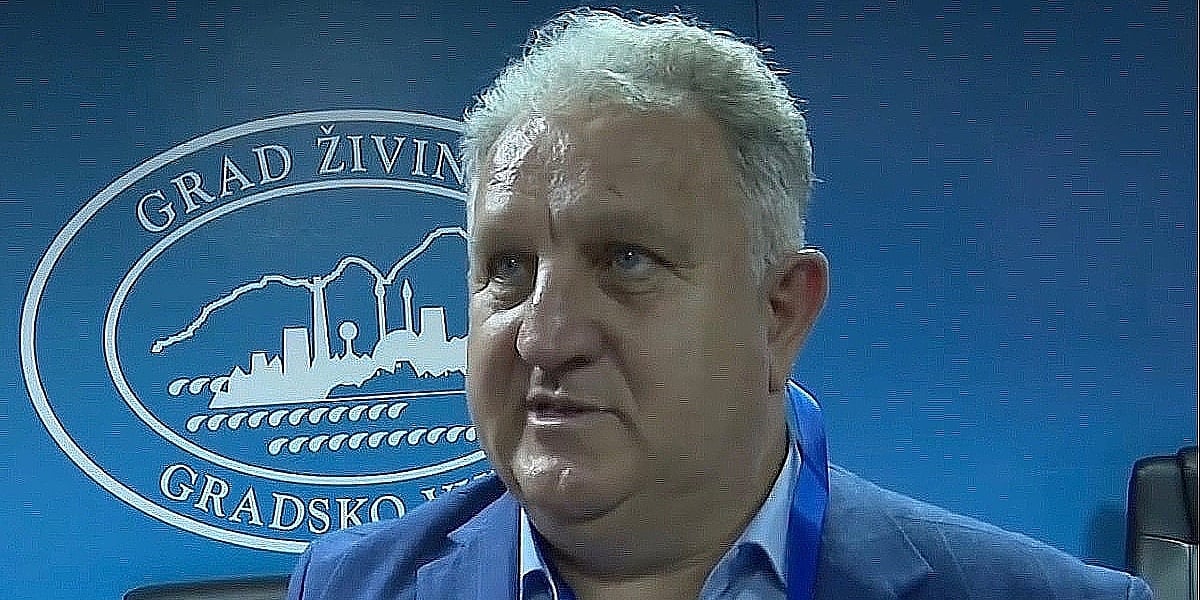 Predsjedavajućeg vijeća iz Živinica terete da je supruzi, sinu i snahi kupio lažne fakultetske diplome