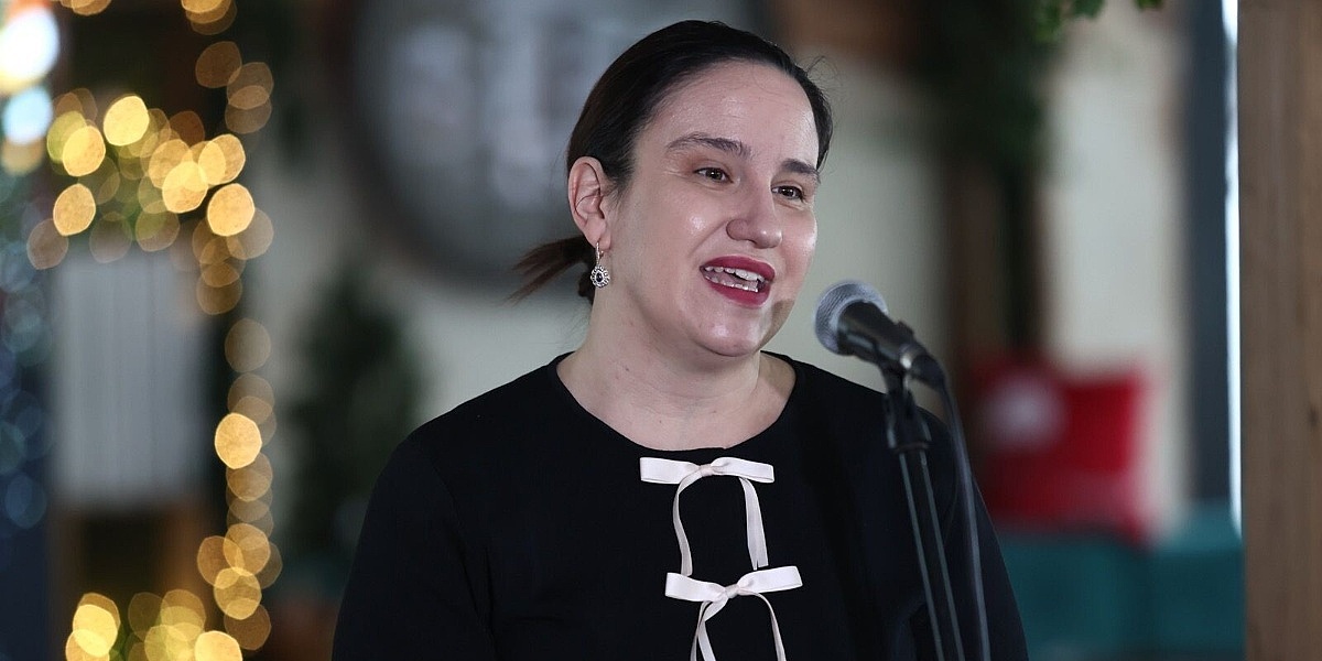 Benjamina Karić obećala da će stanovnicima Novog Sarajeva vinjeta za parking koštati do 50 KM godišnje