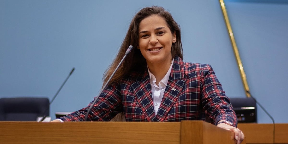 Ovako se Anja Ljubojević hvalila sa govornice NSRS-a: "Ja sam ekstremno brz vozač, uredno mi je oduzeta dozvola"