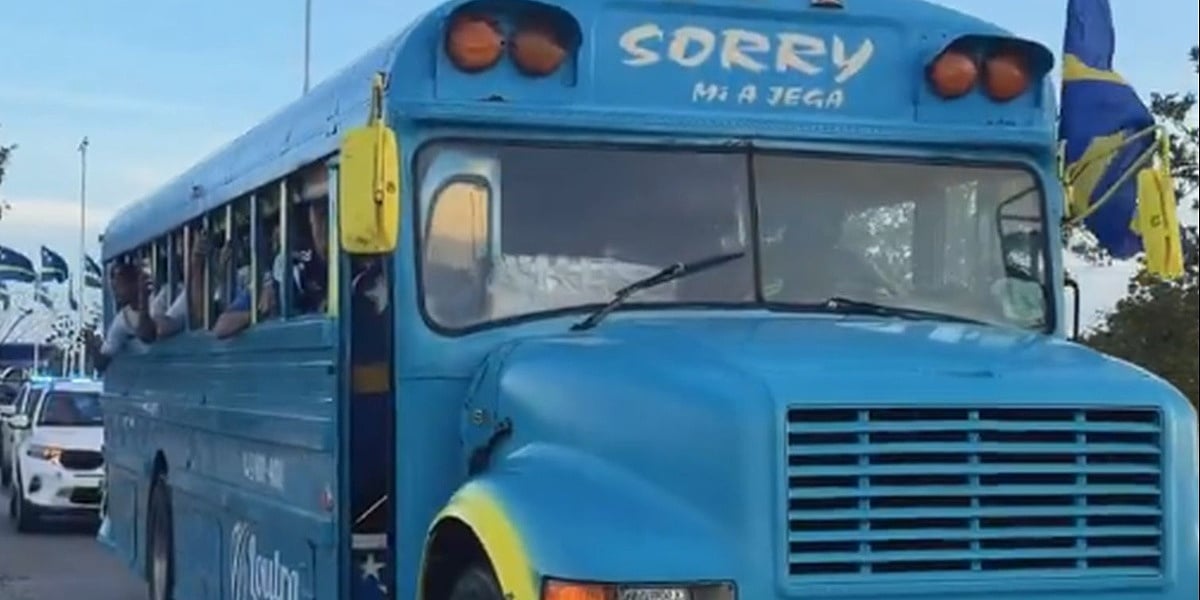 Stigli na Mundijal u školskom autobusu: Debitanti na SP-u postali hit na društvenim mrežama
