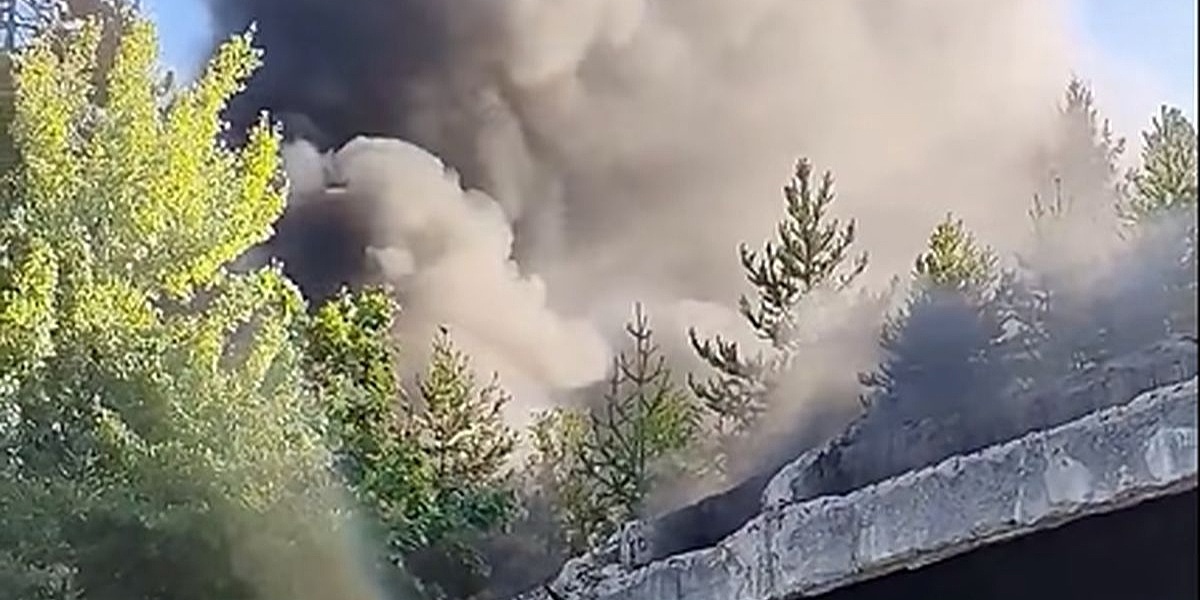 Gori Titova vila u Bugojnu, veliki oblak dima širi se iznad objekta