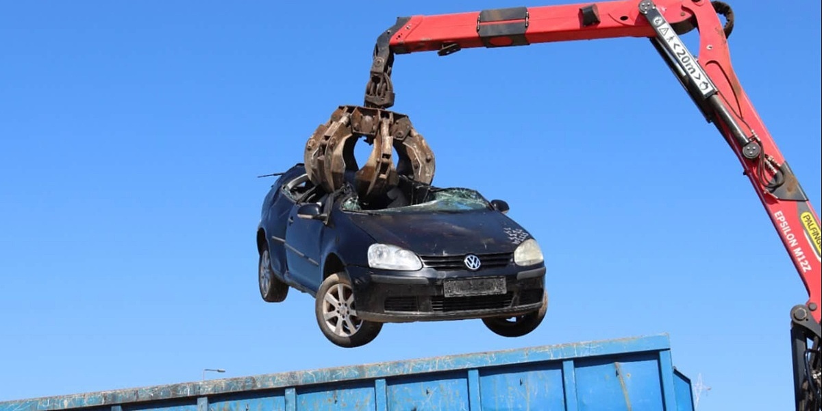 В Сараево изъятые автомобили продали без права регистрации из-за отсутствия документов