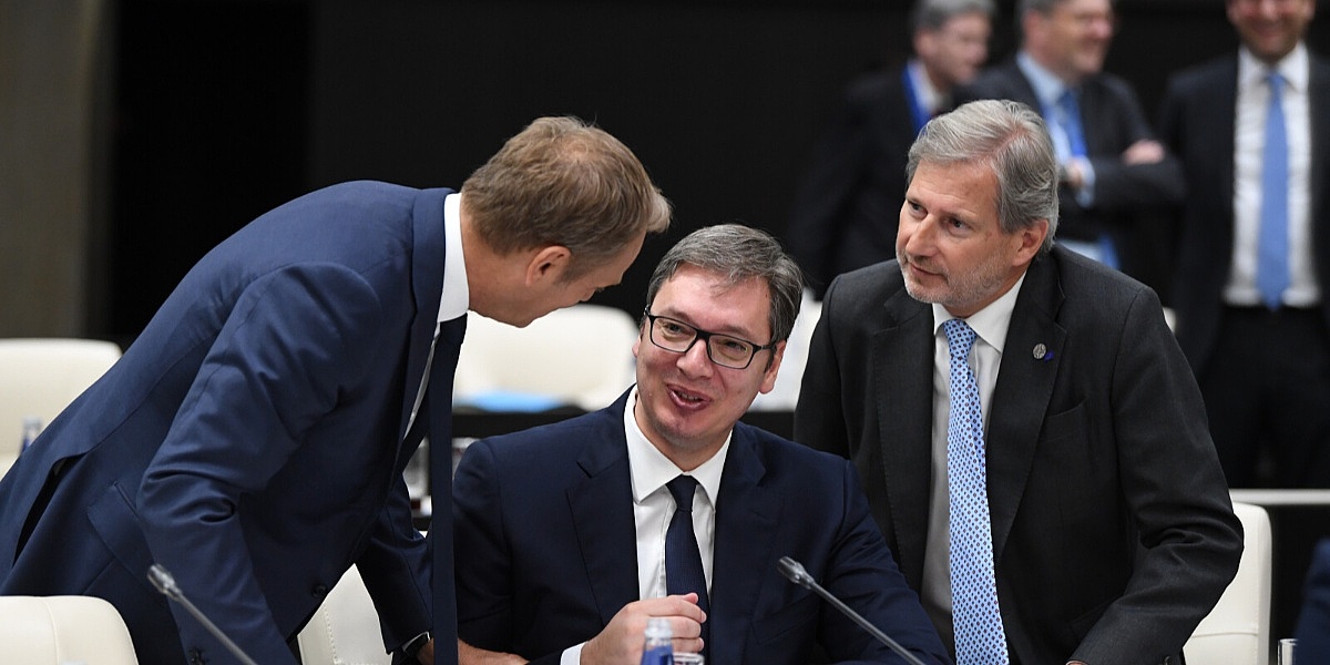 Austrijski Zeleni traže odgovore o Hahnovom susretu s Vučićem u Beogradu
