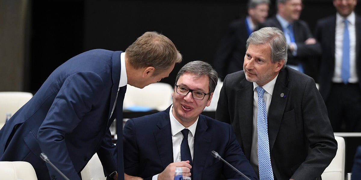 Austrijski Zeleni traže odgovore o Hahnovom susretu s Vučićem u Beogradu